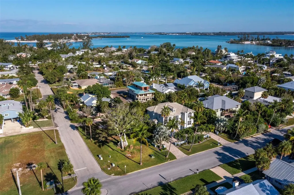 641 Broadway Street Longboat Key FL 34228