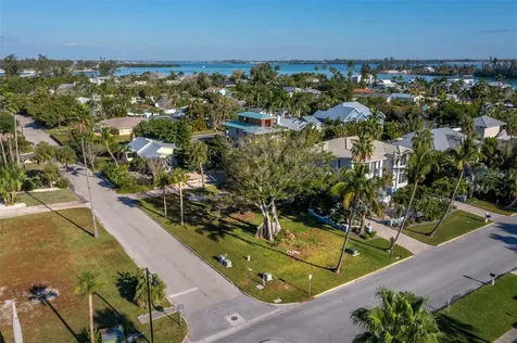 641 Broadway Street Longboat Key FL 34228