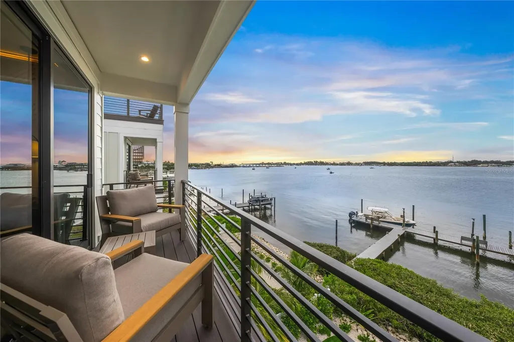 116 8th Street S Bradenton Beach FL 34217