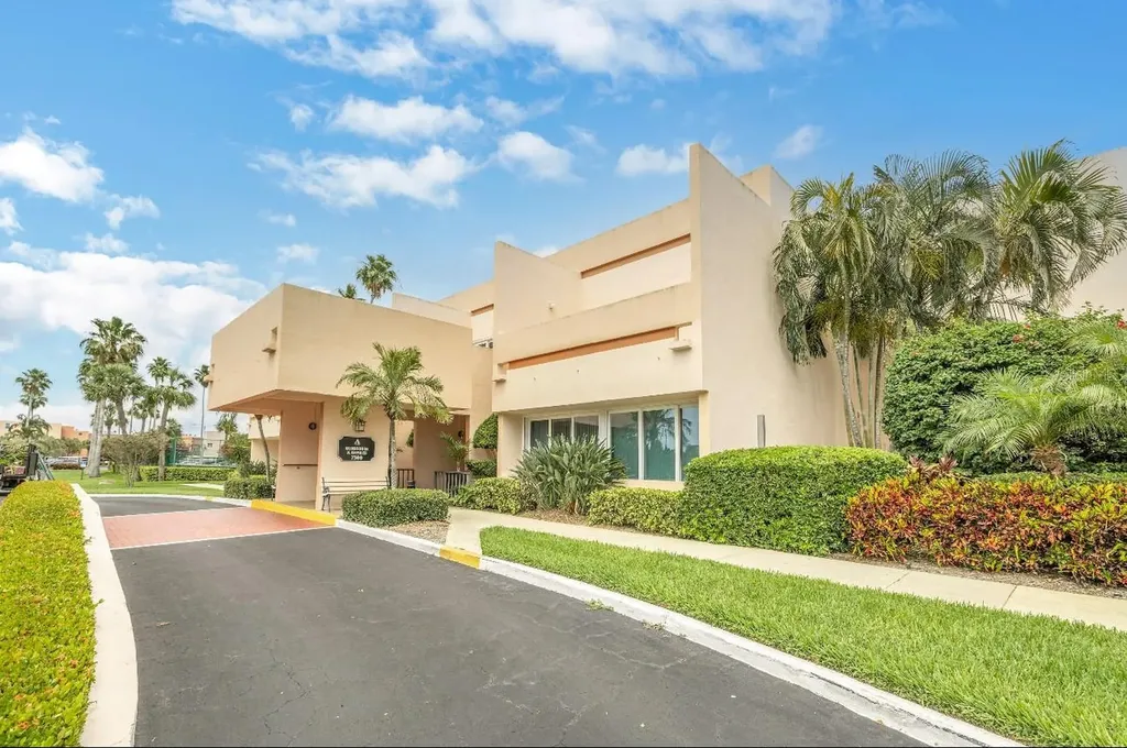 7700 Sun Island Drive S South Pasadena FL 33707