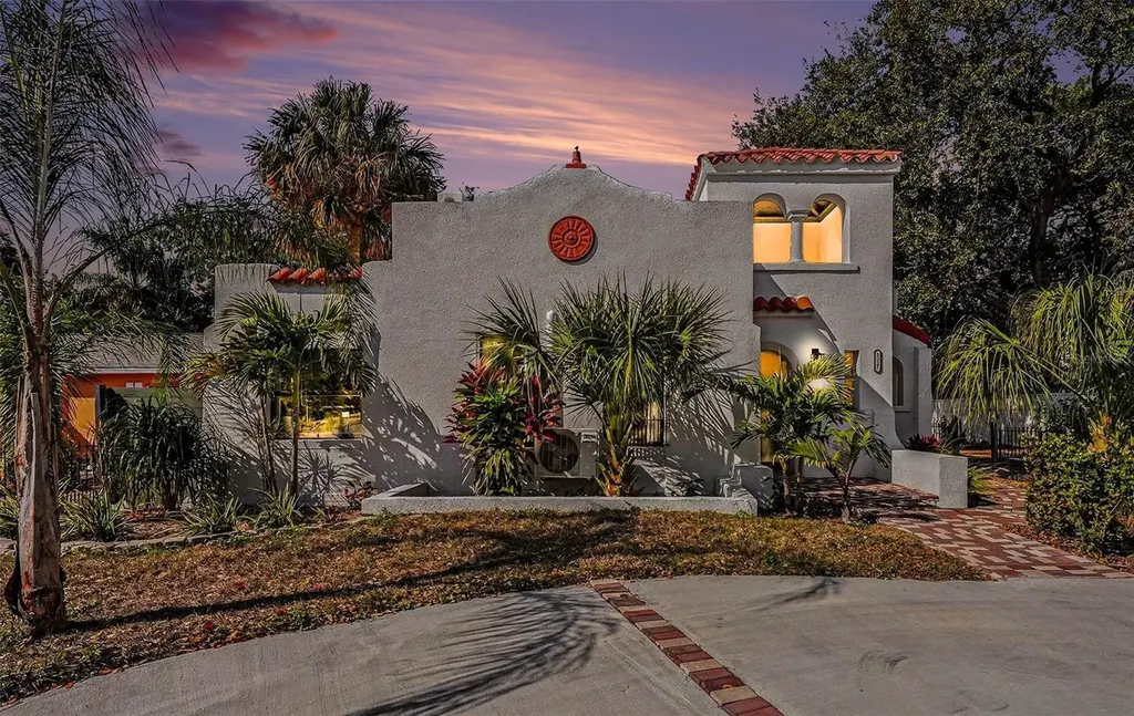 2227 29th Street S St Petersburg FL 33712
