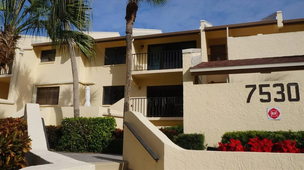 7530 Sunshine Skyway Lane S St Petersburg FL 33711