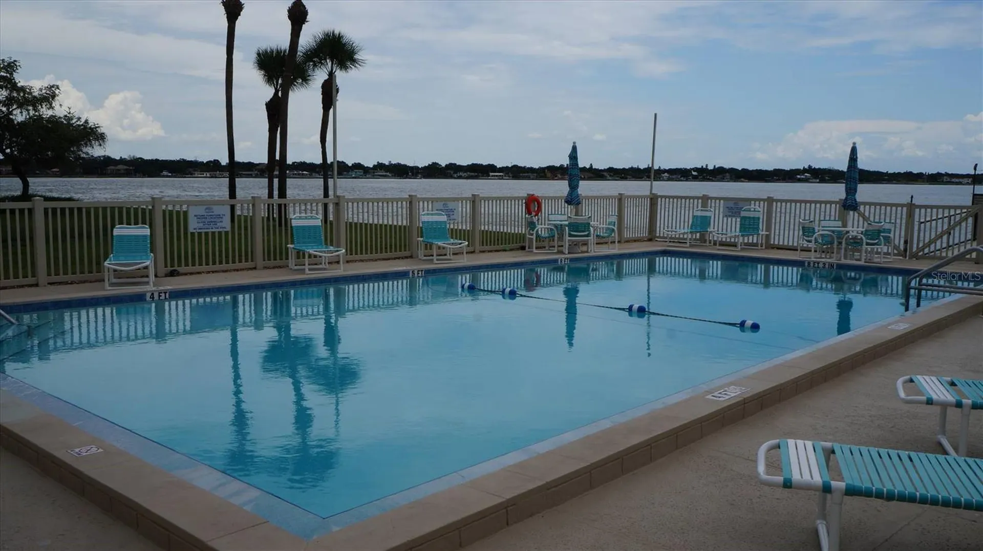 7530 Sunshine Skyway Lane S St Petersburg FL 33711