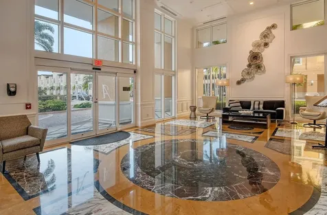 800 N Tamiami Trail Sarasota FL 34236