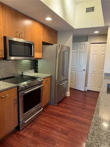 800 N Tamiami Trail Sarasota FL 34236