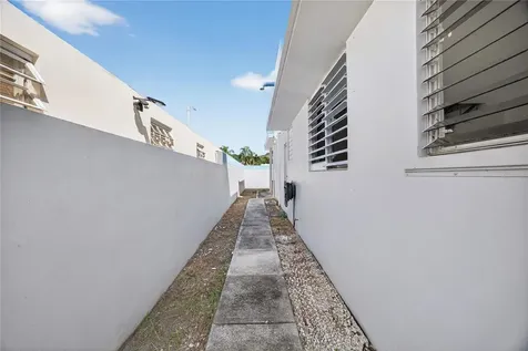 757 Enrique Laguerre Ponce PR 00715