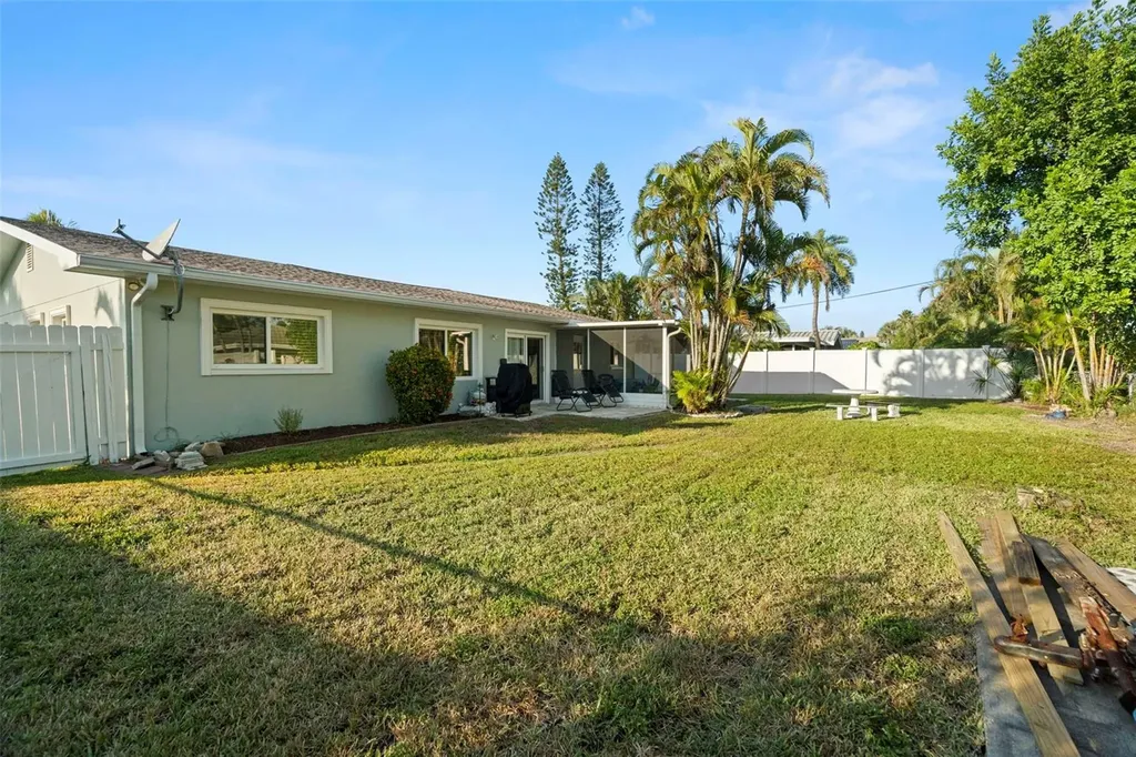 10121 4th Street E Treasure Island FL 33706