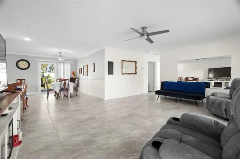 10121 4th Street E Treasure Island FL 33706