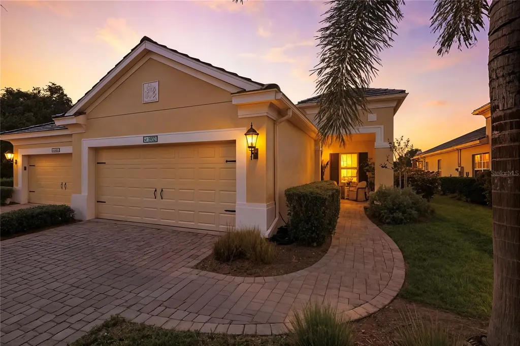 1932 Orange Lake Cove Bradenton FL 34211