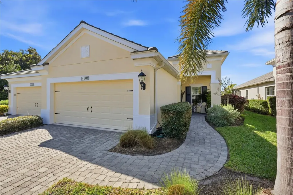 1932 Orange Lake Cove Bradenton FL 34211