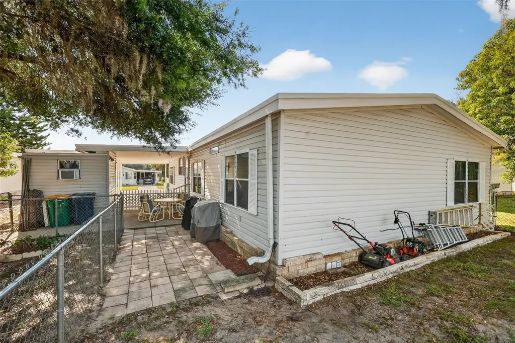 3224 Manatee Road Tavares FL 32778