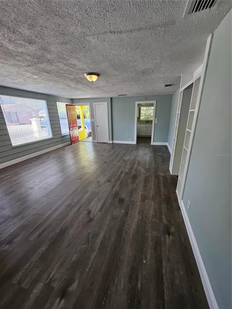 8305 N 13th Street Tampa FL 33604