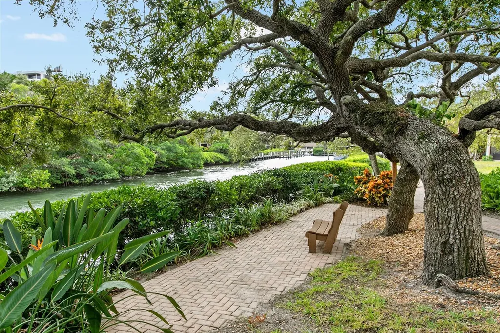1900 Cove II Place Sarasota FL 34242