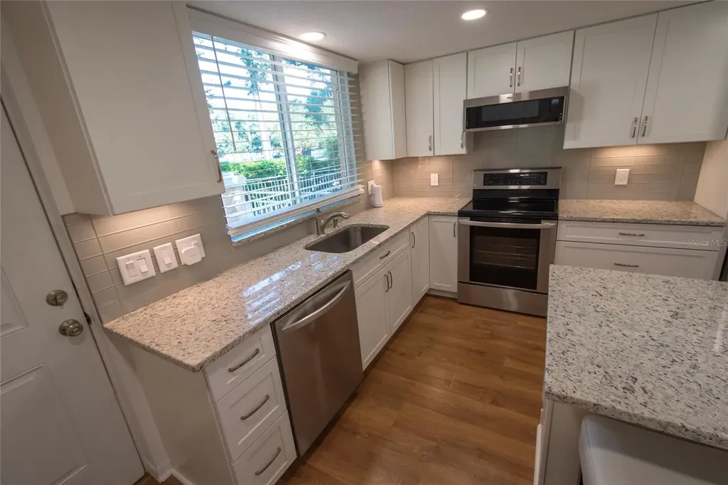 648 Cohen Way Sarasota FL 34236