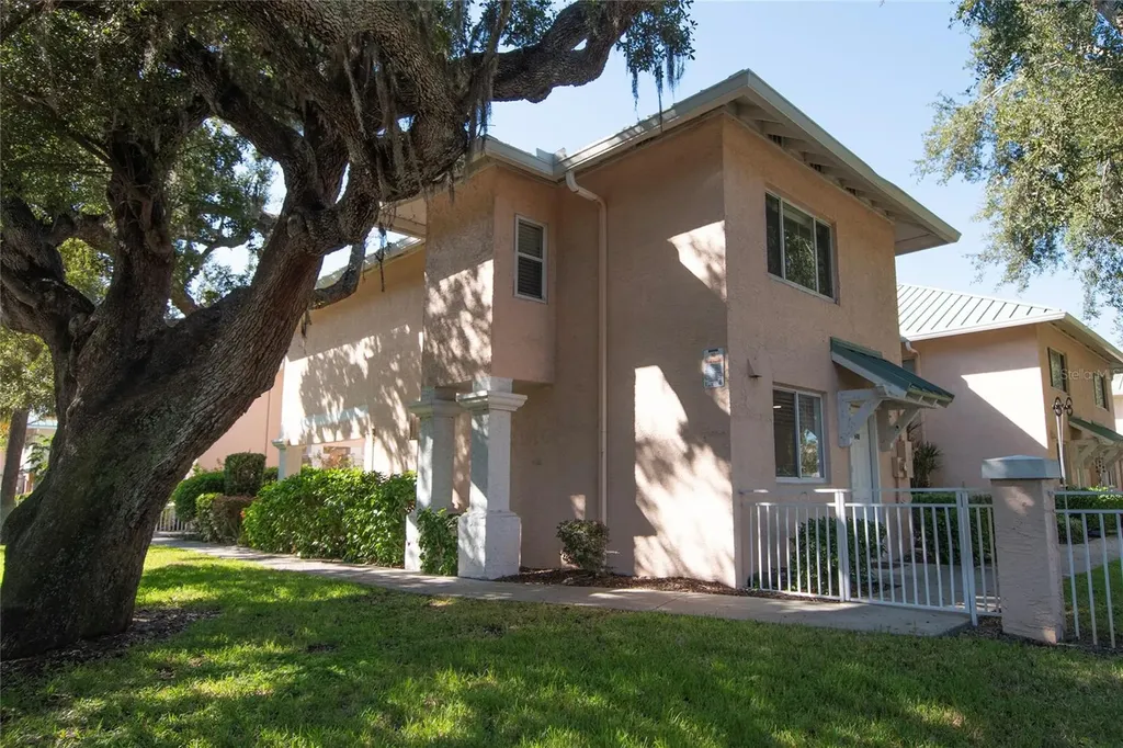 648 Cohen Way Sarasota FL 34236