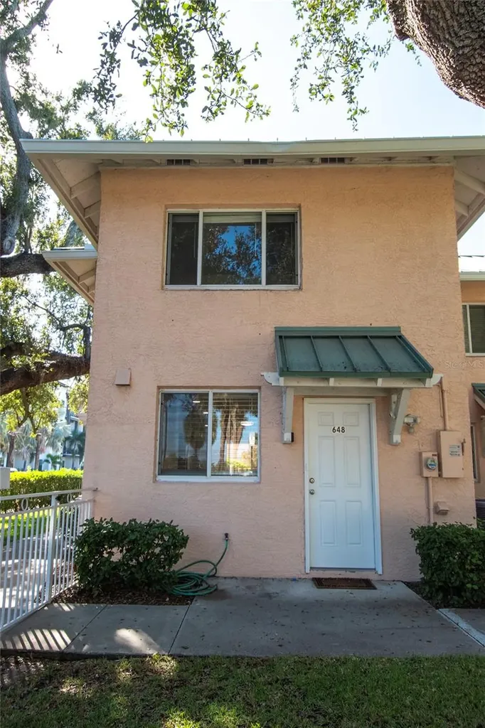 648 Cohen Way Sarasota FL 34236