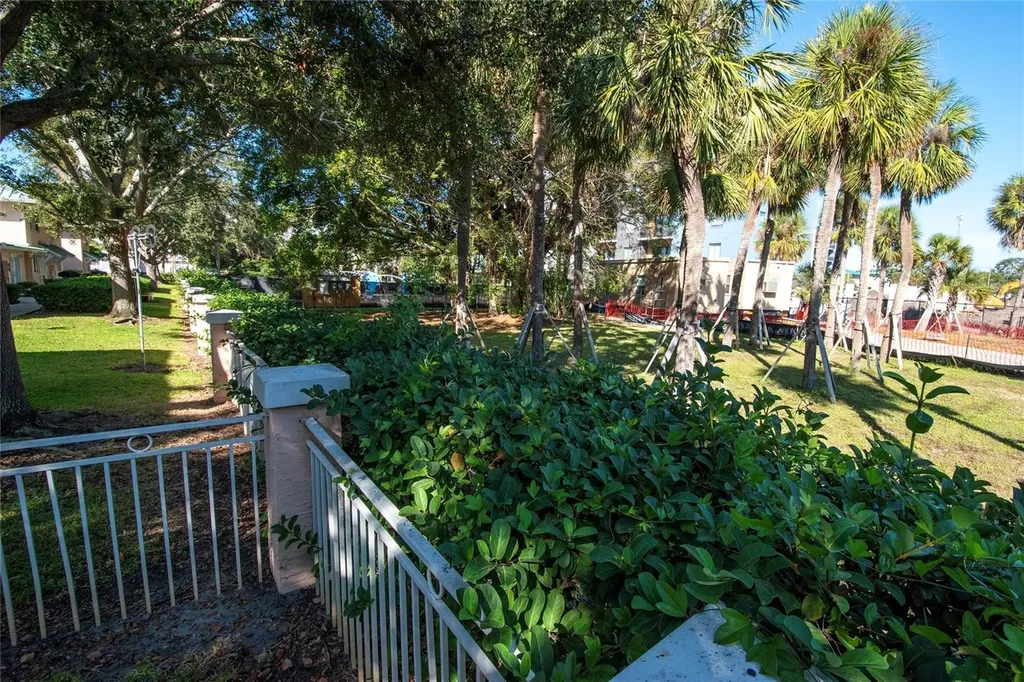 648 Cohen Way Sarasota FL 34236