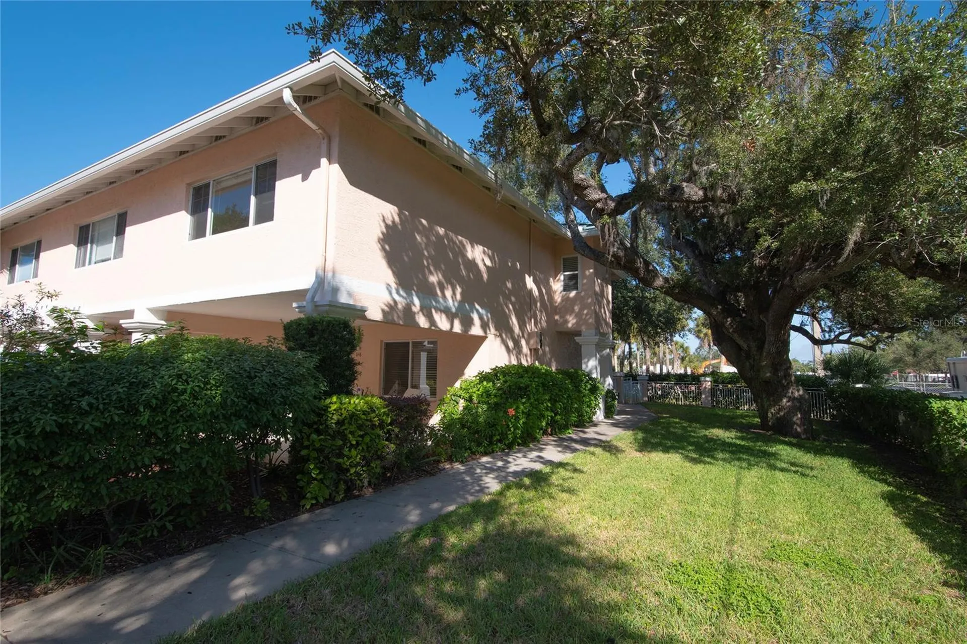 648 Cohen Way Sarasota FL 34236