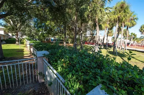 648 Cohen Way Sarasota FL 34236