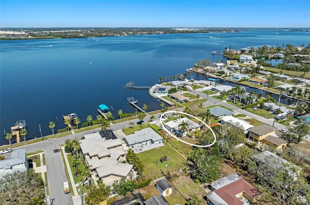 2014 Riverside Drive E Bradenton FL 34208