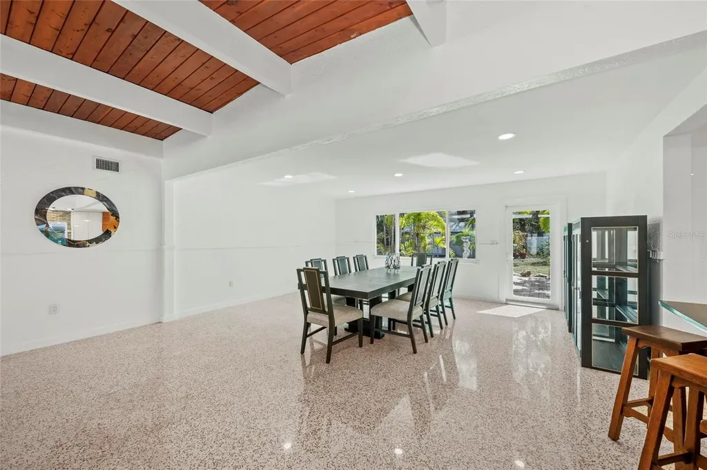 2014 Riverside Drive E Bradenton FL 34208