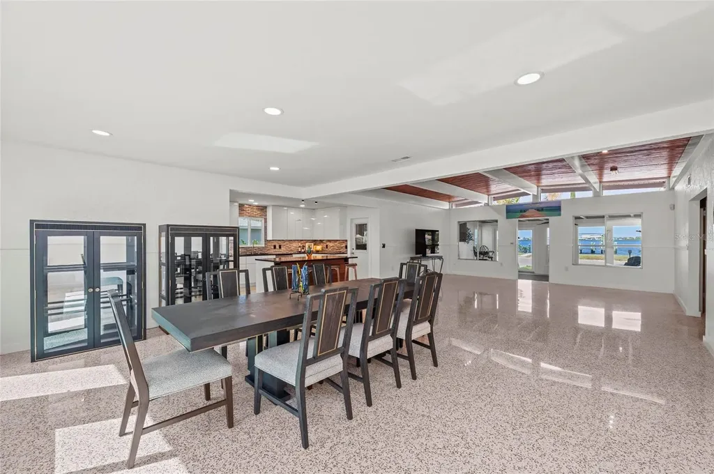 2014 Riverside Drive E Bradenton FL 34208