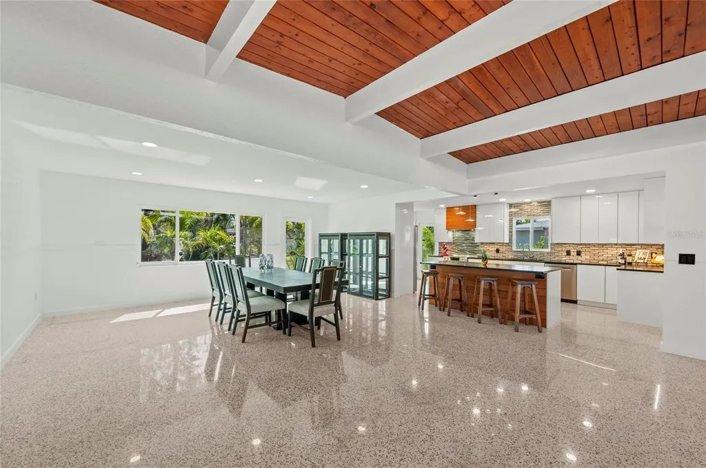 2014 Riverside Drive E Bradenton FL 34208