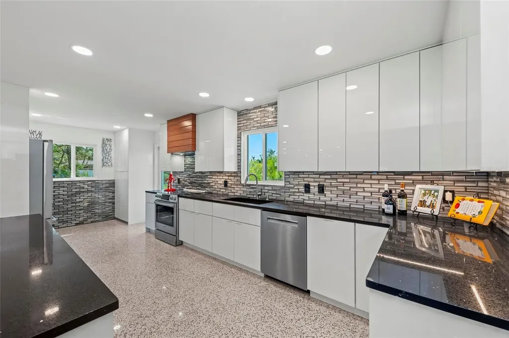 2014 Riverside Drive E Bradenton FL 34208