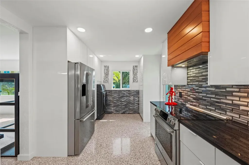 2014 Riverside Drive E Bradenton FL 34208