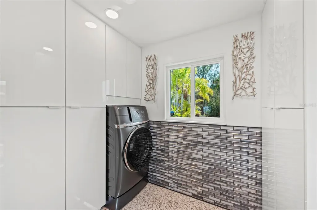 2014 Riverside Drive E Bradenton FL 34208