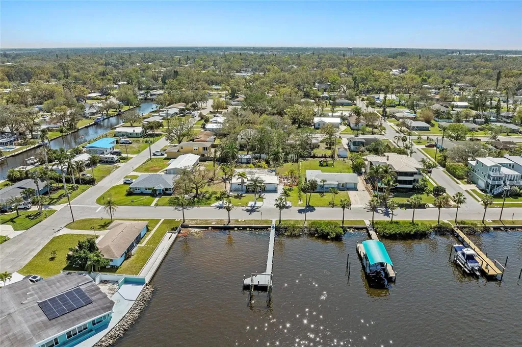 2014 Riverside Drive E Bradenton FL 34208