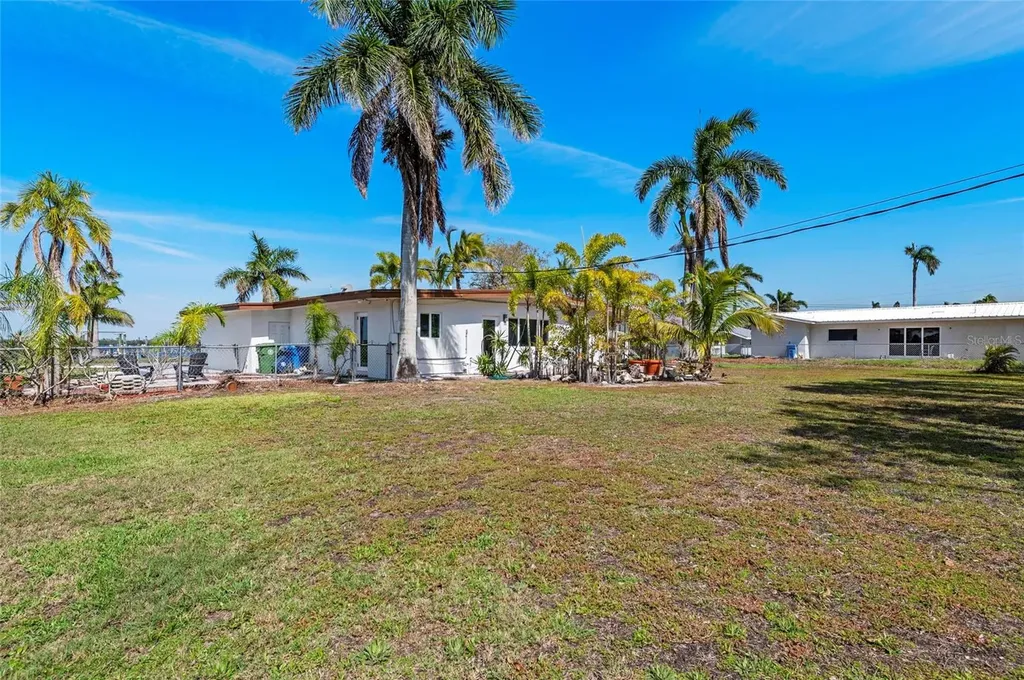 2014 Riverside Drive E Bradenton FL 34208
