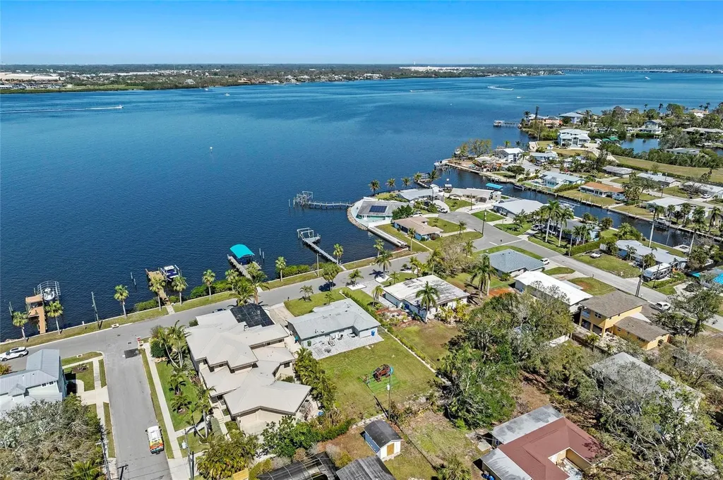 2014 Riverside Drive E Bradenton FL 34208