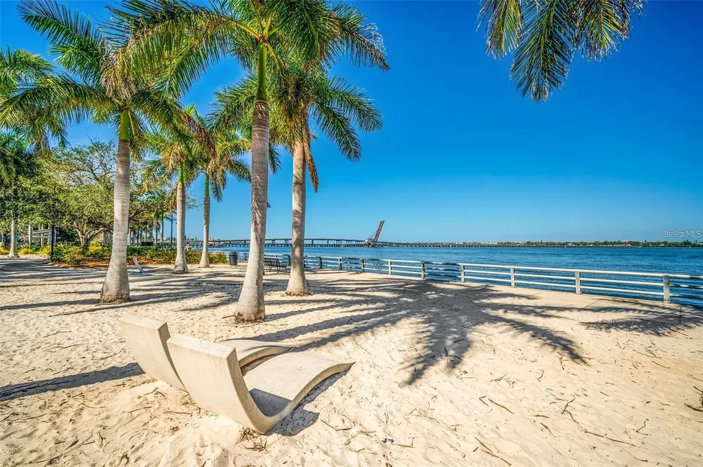 2014 Riverside Drive E Bradenton FL 34208