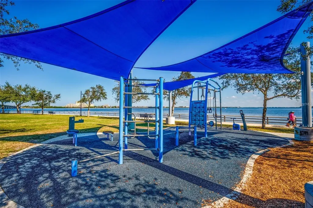 2014 Riverside Drive E Bradenton FL 34208