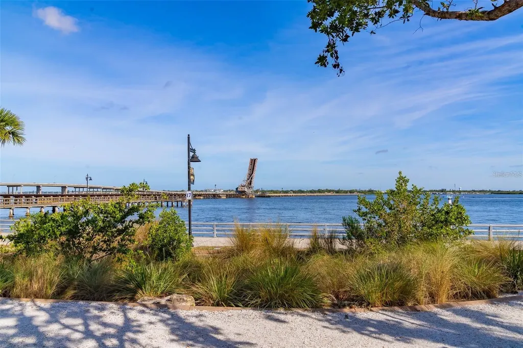 2014 Riverside Drive E Bradenton FL 34208