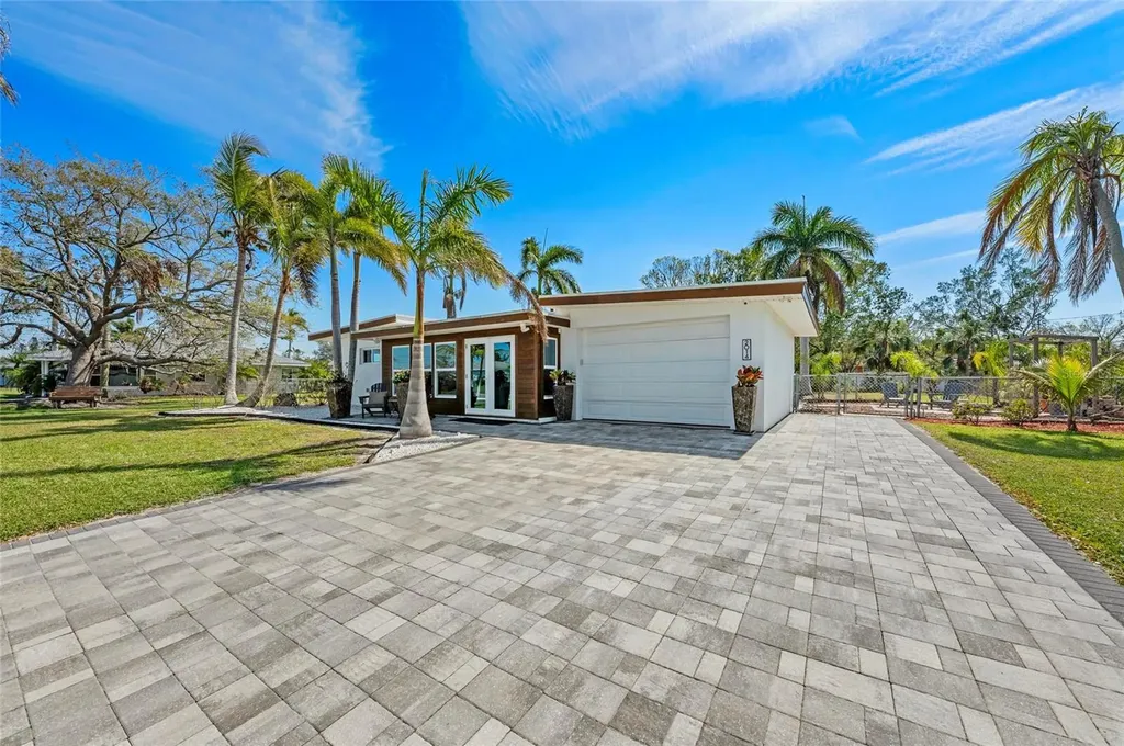 2014 Riverside Drive E Bradenton FL 34208