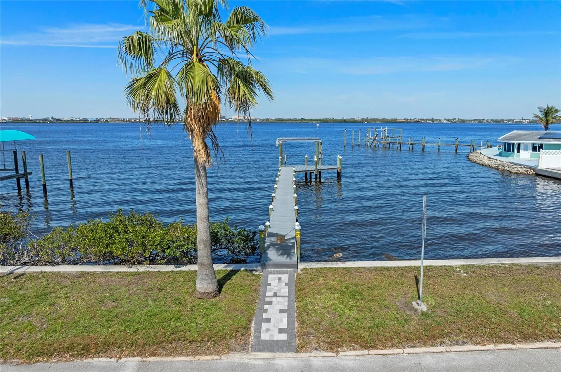2014 Riverside Drive E Bradenton FL 34208