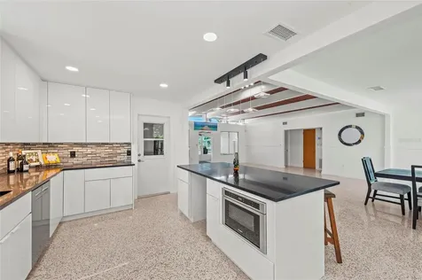 2014 Riverside Drive E Bradenton FL 34208