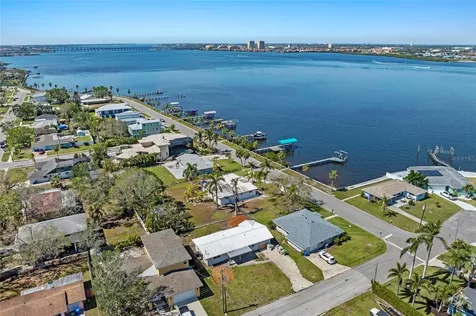 2014 Riverside Drive E Bradenton FL 34208