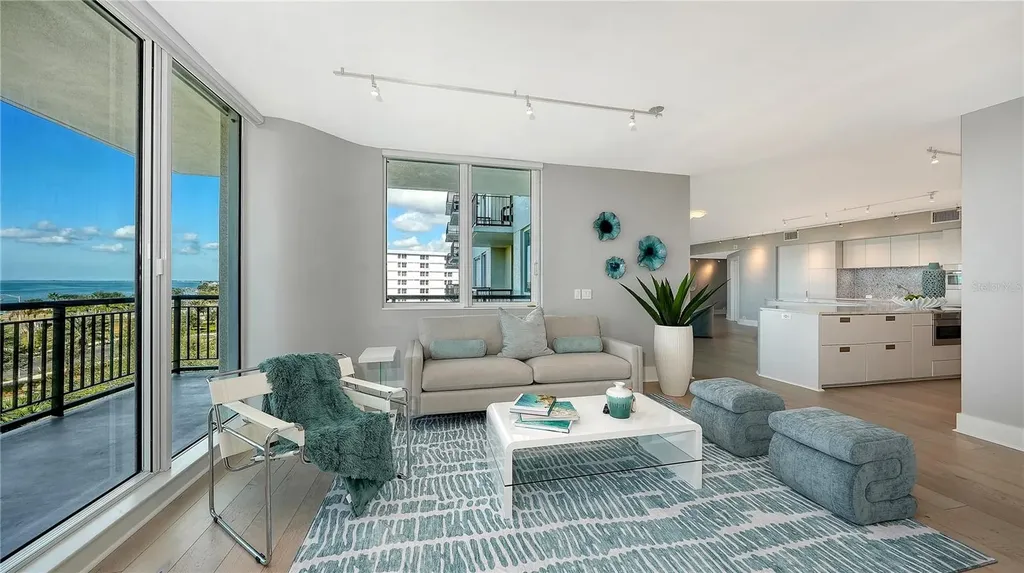 800 N Tamiami Trail Sarasota FL 34236