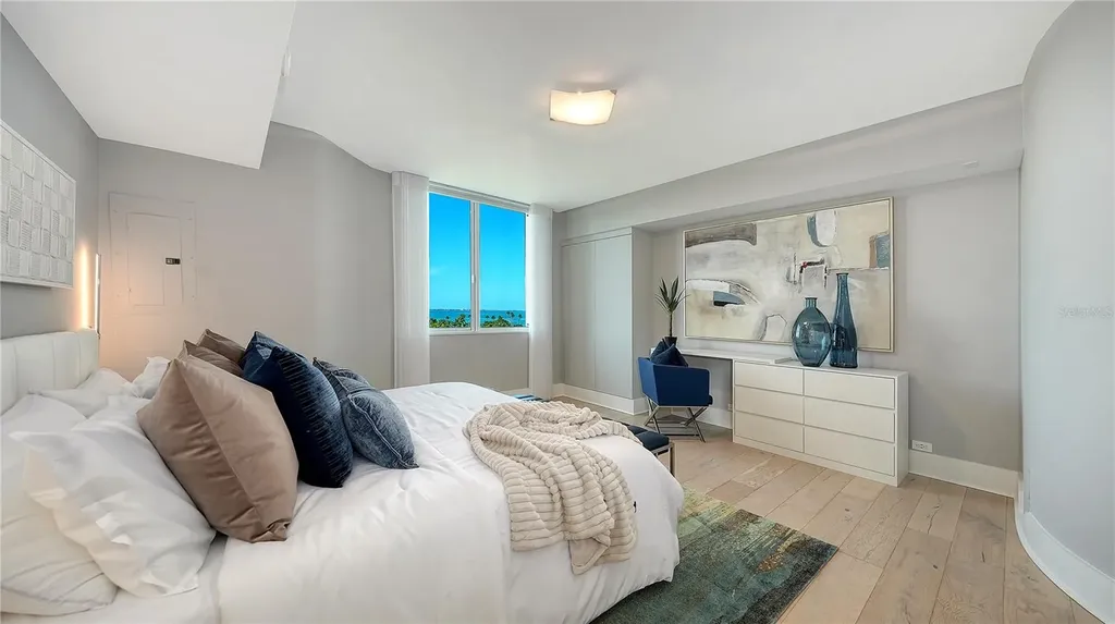 800 N Tamiami Trail Sarasota FL 34236