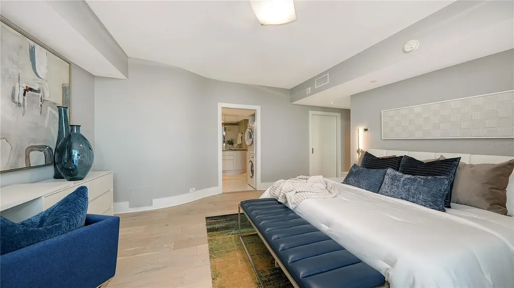 800 N Tamiami Trail Sarasota FL 34236