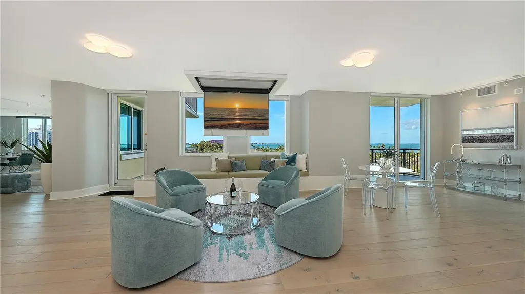 800 N Tamiami Trail Sarasota FL 34236