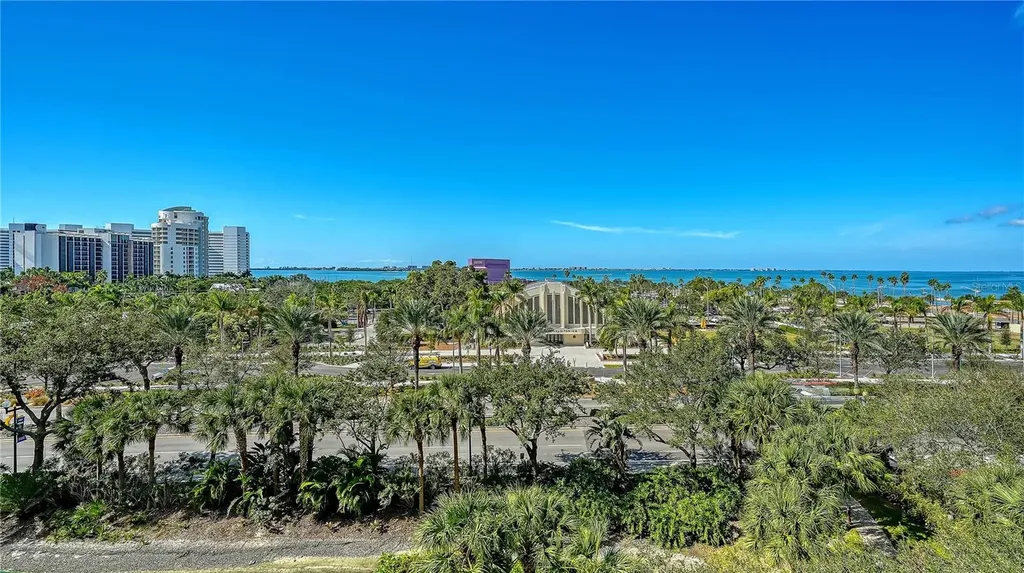 800 N Tamiami Trail Sarasota FL 34236