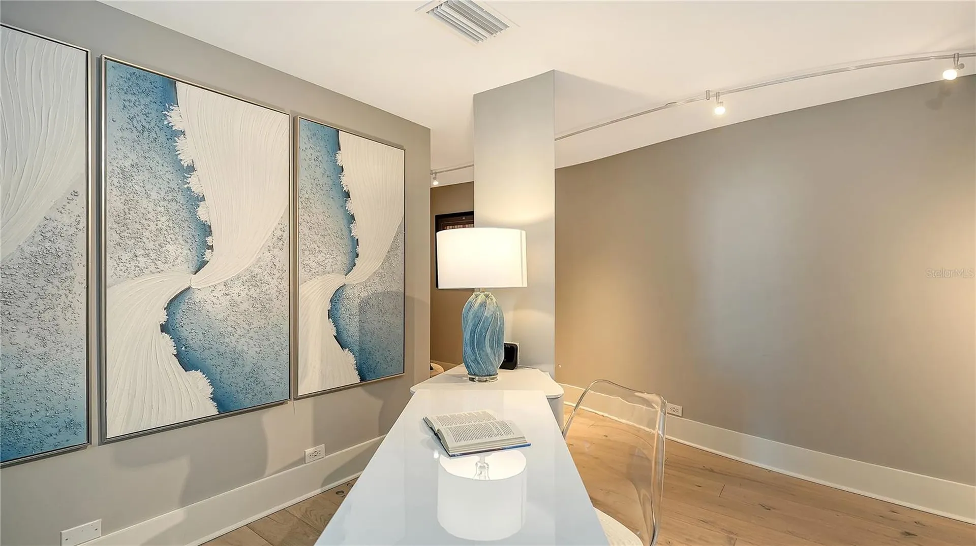 800 N Tamiami Trail Sarasota FL 34236