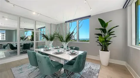 800 N Tamiami Trail Sarasota FL 34236