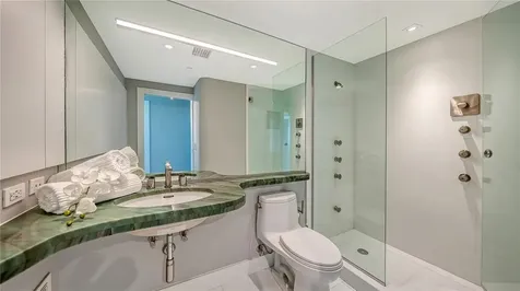 800 N Tamiami Trail Sarasota FL 34236