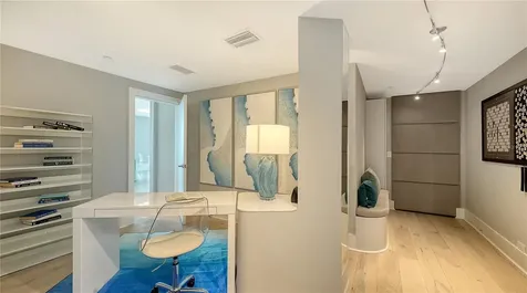 800 N Tamiami Trail Sarasota FL 34236