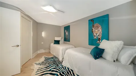 800 N Tamiami Trail Sarasota FL 34236